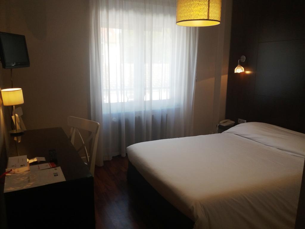 Hotel De La Paix เฌราร์แมร์ ภายนอก รูปภาพ